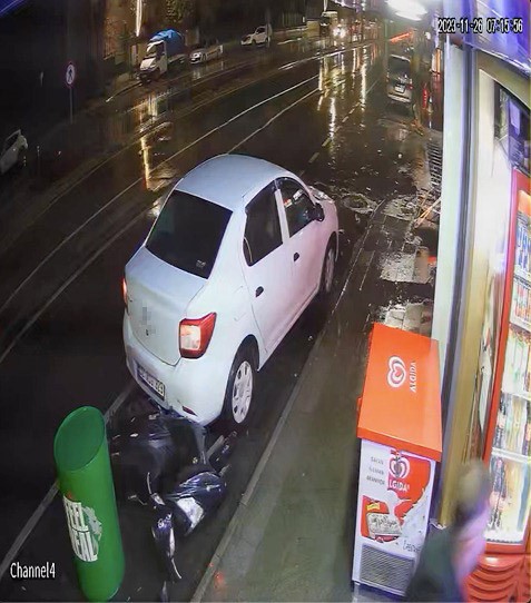 Gelen Çarptı, Giden Çarptı!  Çarptığı motosikleti bagajına yükleyip götürmeye kalktı, minibüse çarptı