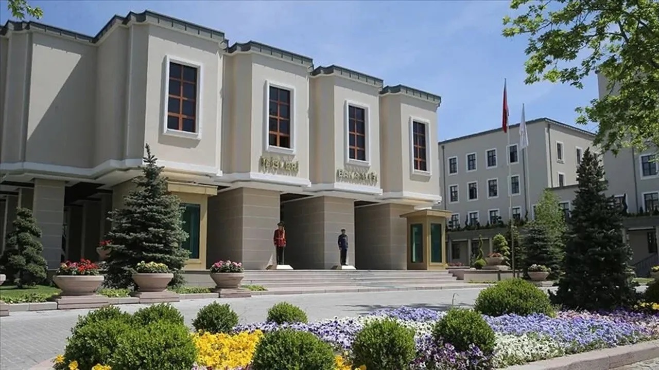 İçişleri Bakanlığı tasarruf düğmesine bastı: Koruma aracı ve polis sayısı azaltıldı