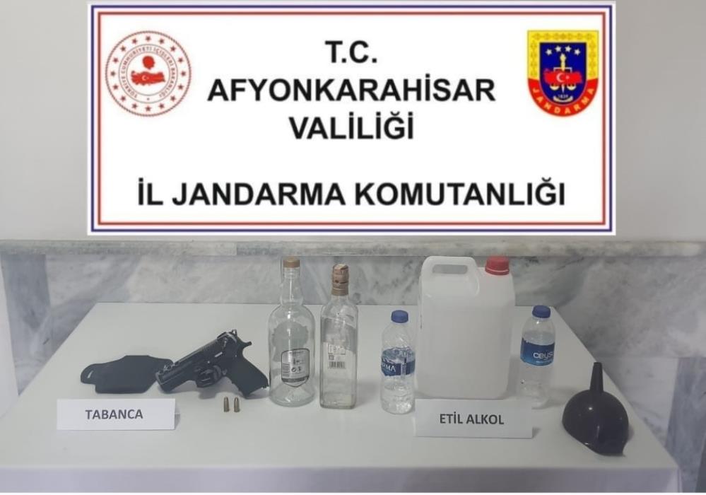 Afyonkarahisar'da Jandarmadan Sahte Alkol Operasyonu: Sahte alkol üreten şahsı jandarma yakaladı