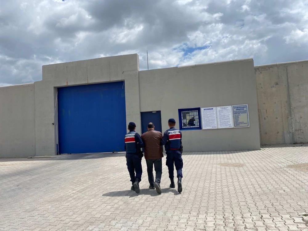 Cinsel İstismar Suçundan Aranan Şahıs Yakalandı: 4 yıl 6 ay hapis cezası ile aranan şahsı jandarma yakaladı