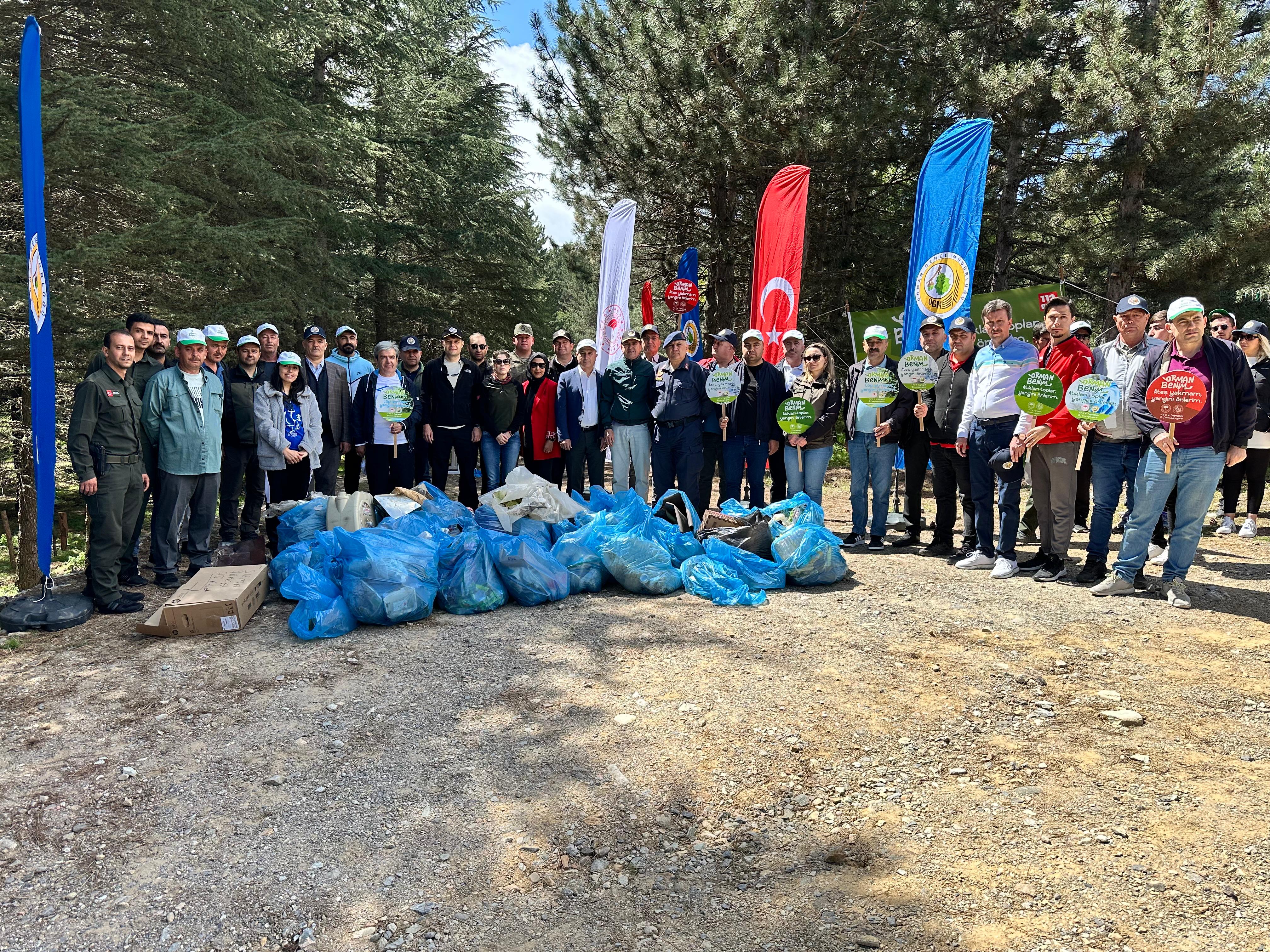 Sandıklı'daki Akdağ'da Temizlik Çalışması Yapıldı: Etkinliğe Kaymakam Çengel ve kurum amirleri de katıldı