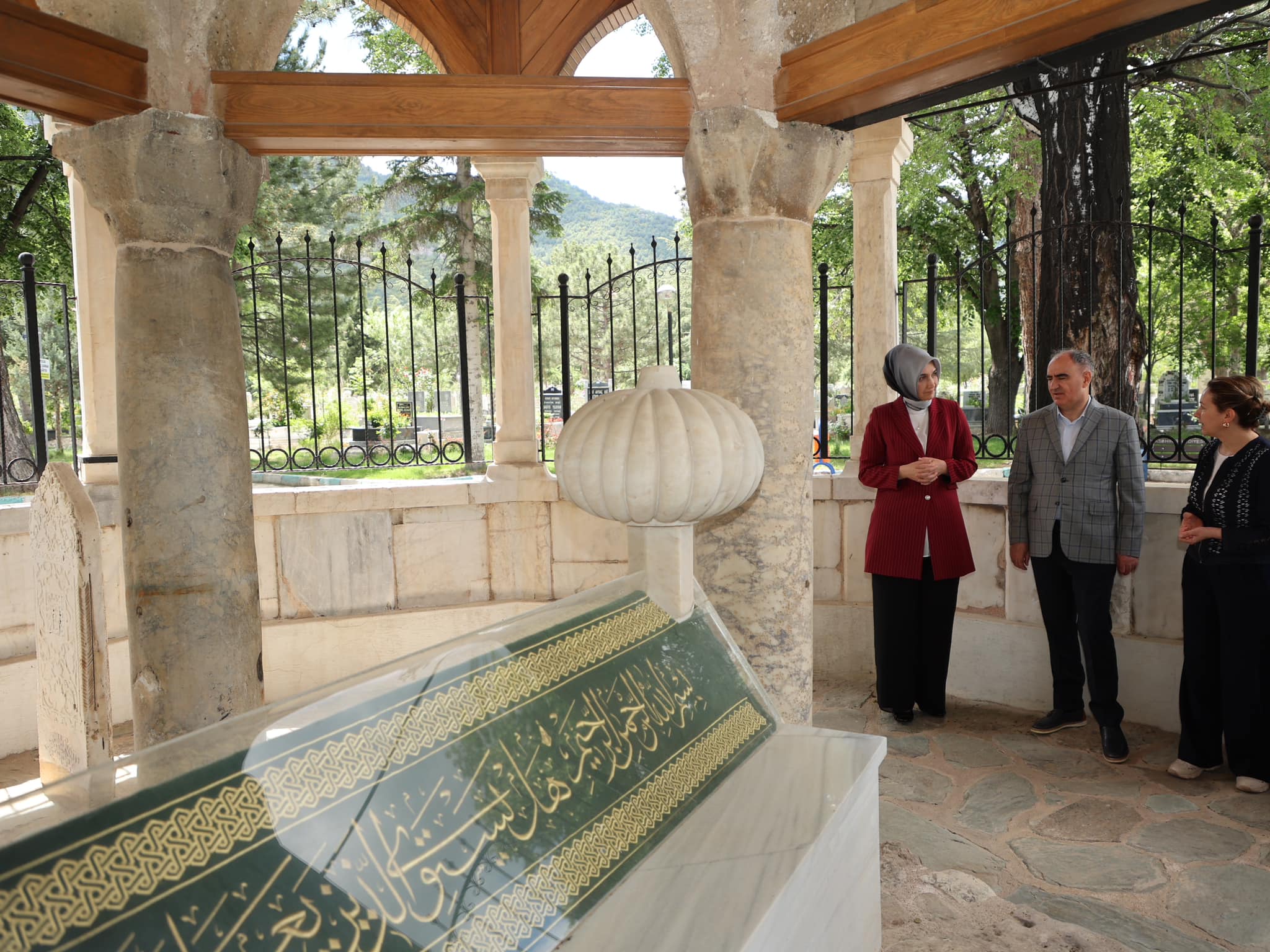 Vali Yiğitbaşı Akşehir'de…Nasreddin Hoca türbesini ziyaret etti