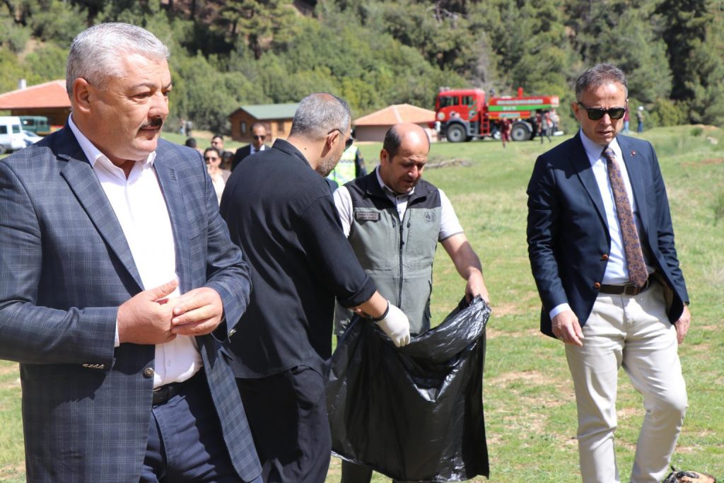 DİNAR'DA "ORMAN BENİM" ETKİNLİĞİ GERÇEKLEŞTİ