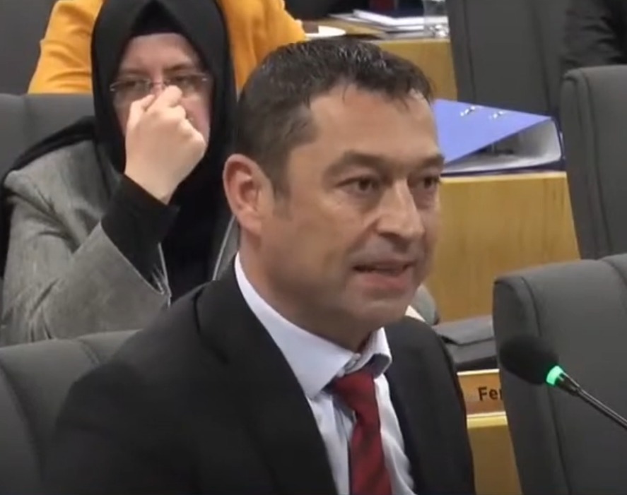 KÖKSAL ÖNCE “BANKAMATİK MEMURU” DEDİ, SONRA TROLE ÇEVİRDİ