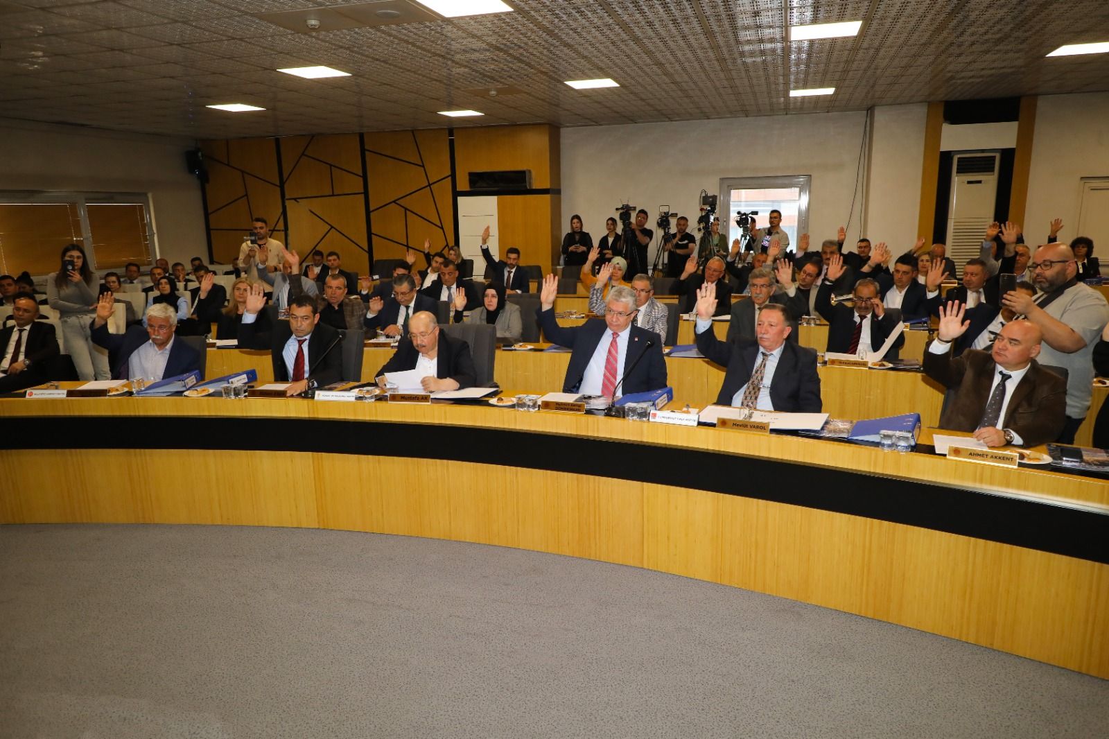 KÖKSAL ÖNCE “BANKAMATİK MEMURU” DEDİ, SONRA TROLE ÇEVİRDİ