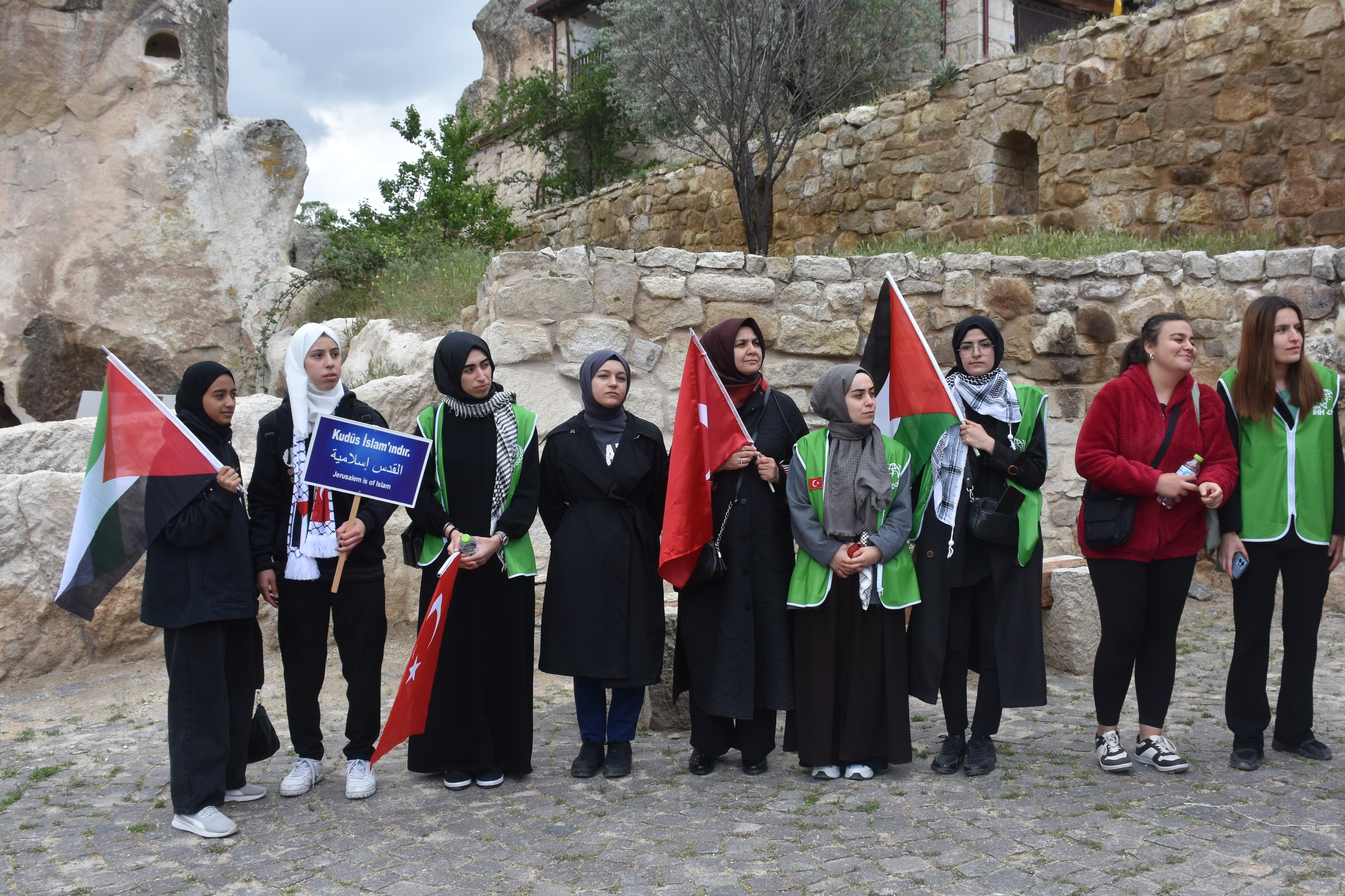 Afyonkarahisar'da Üniversite Öğrencilerinden Filistin'e Destek Yürüyüşü