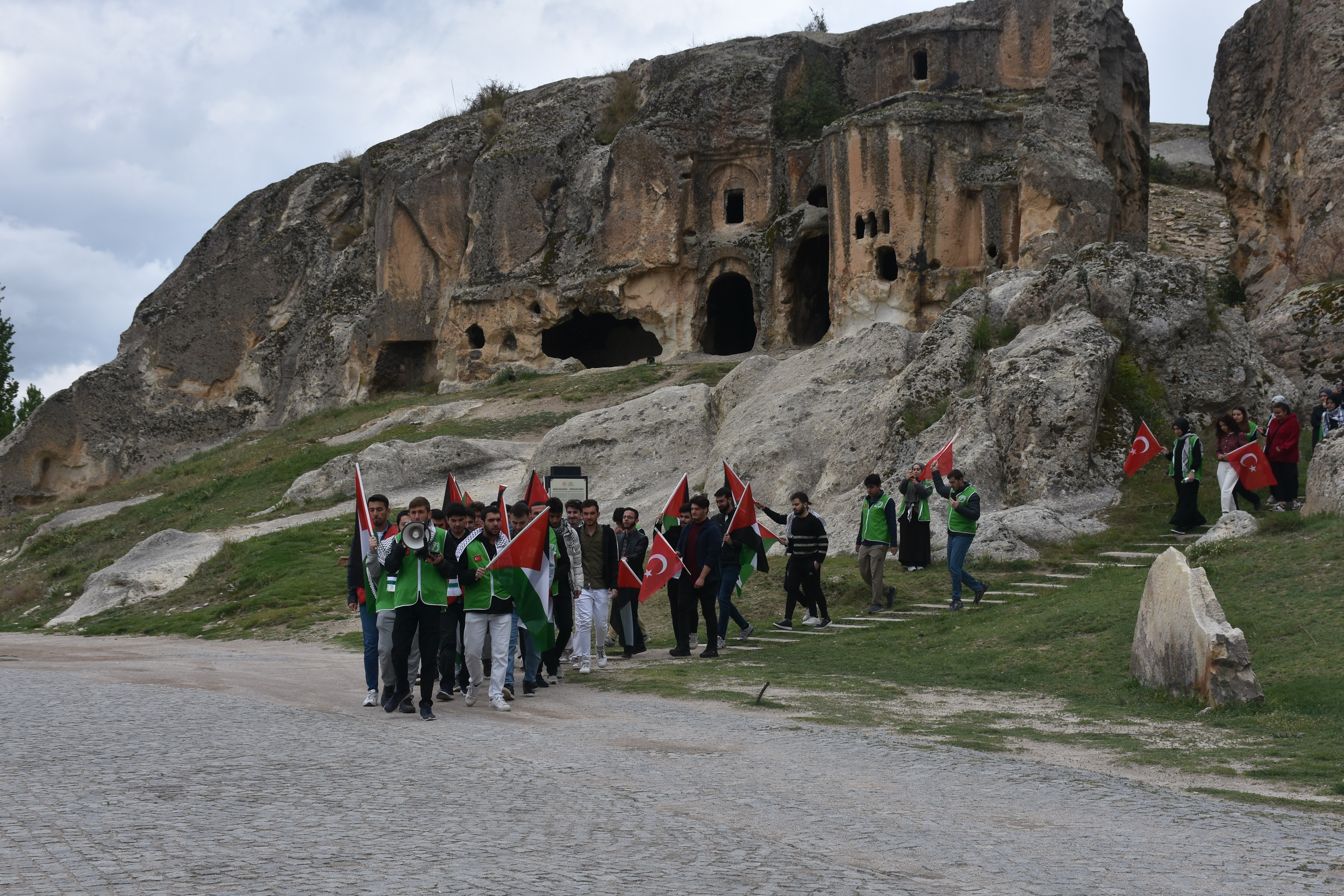 Afyonkarahisar'da Üniversite Öğrencilerinden Filistin'e Destek Yürüyüşü