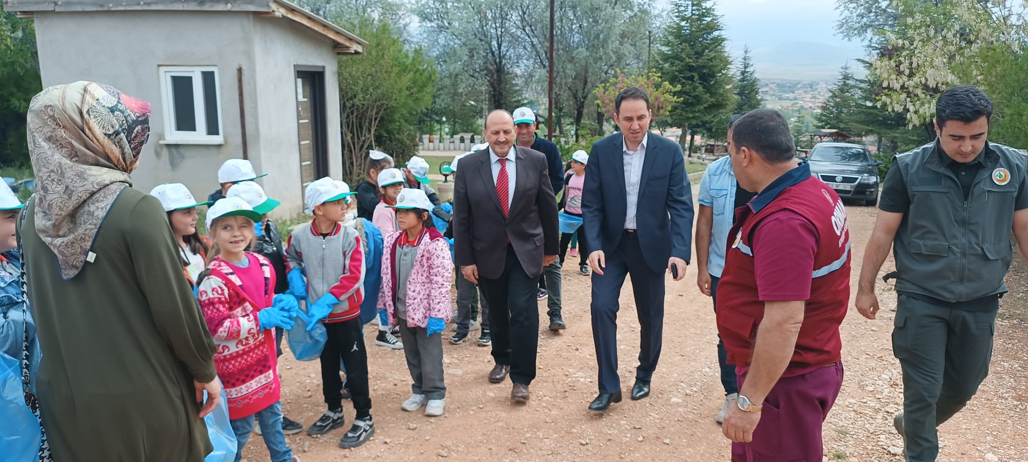 Bolvadin'de Anlamlı Etkinlik Kaymakam Bolat Çocuklarla Doğayı Korudu