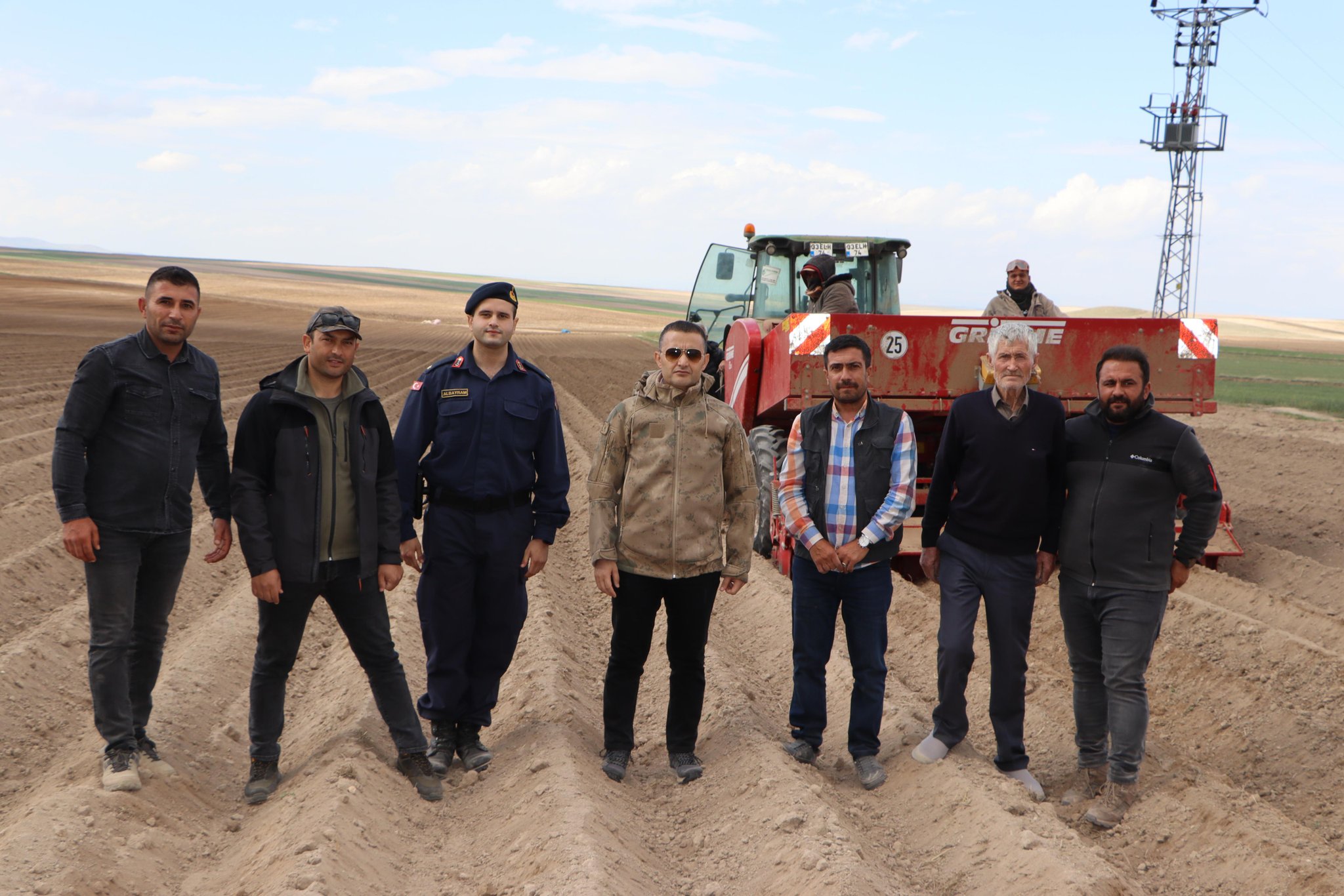 Bölgenin Tarımına Önem Veren Kaymakam Bilici Üreticiyle Bir Araya Geldi
