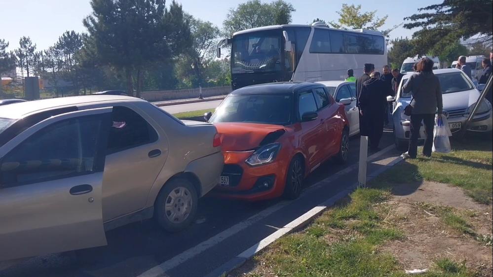 9 ARAÇ ZİNCİRLEME KAZAYA KARIŞTI