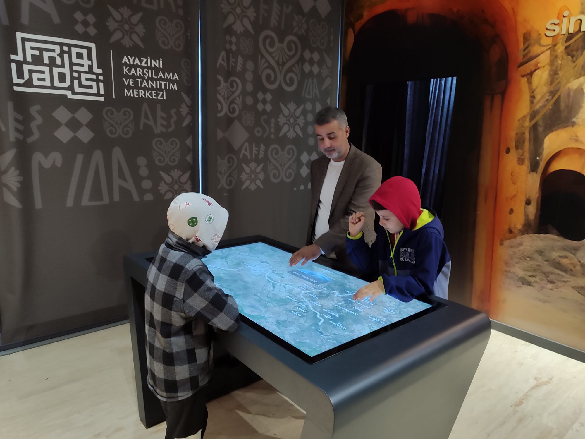 Genel Sekreter Vekili Eser'den Ayazini'ye Özel İlgi