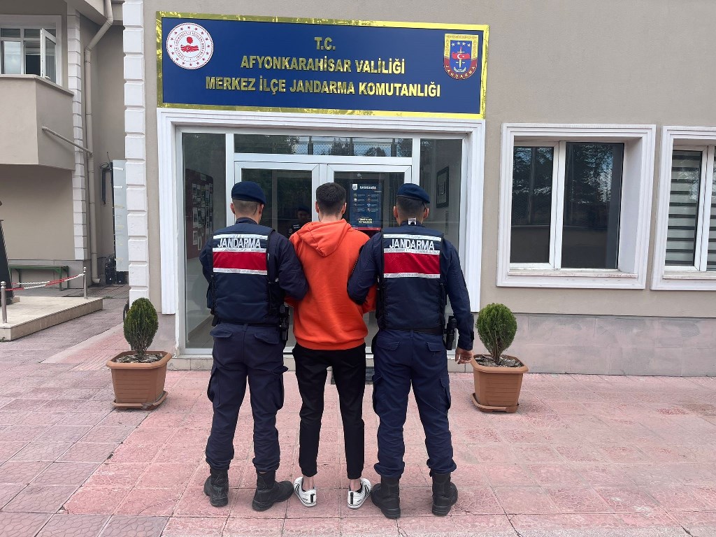 UYUŞTURUCU SATMA SUÇUNDAN ARANIYORDU 