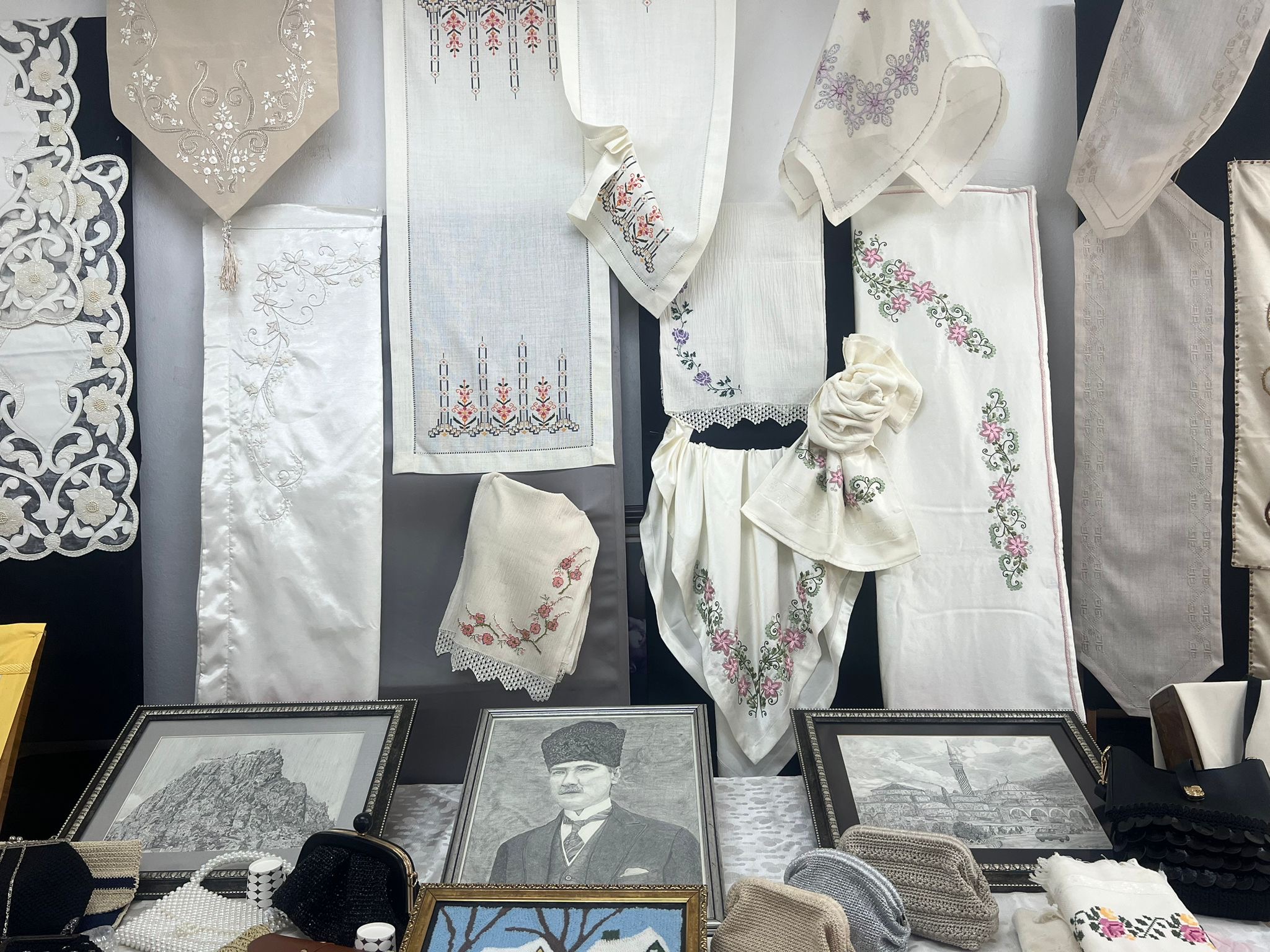 TÜRK ANNELER DERNEĞİNDEN GELENEKSEL YIL SONU SERGİSİ