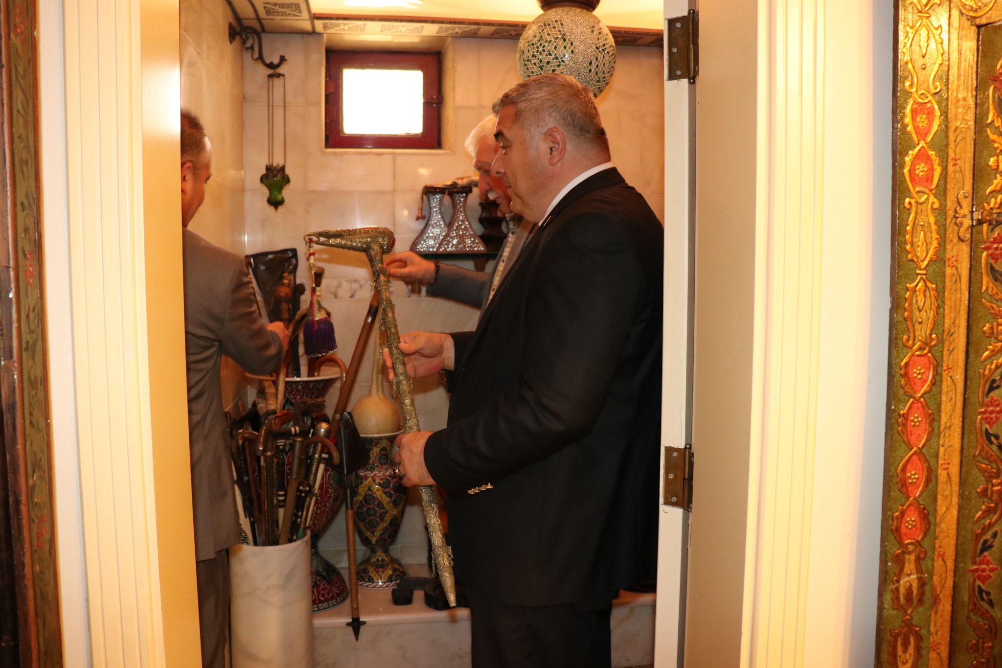 MÜDÜR SÜNNETCİ ALİMOĞLU MERMER FABRİKASINI ZİYARET ETTİ