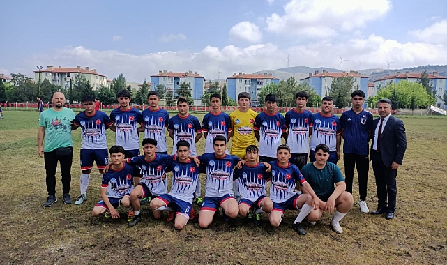 DİNAR'DA GENÇLER FUTBOL TURNUVASINDA BULUŞTU