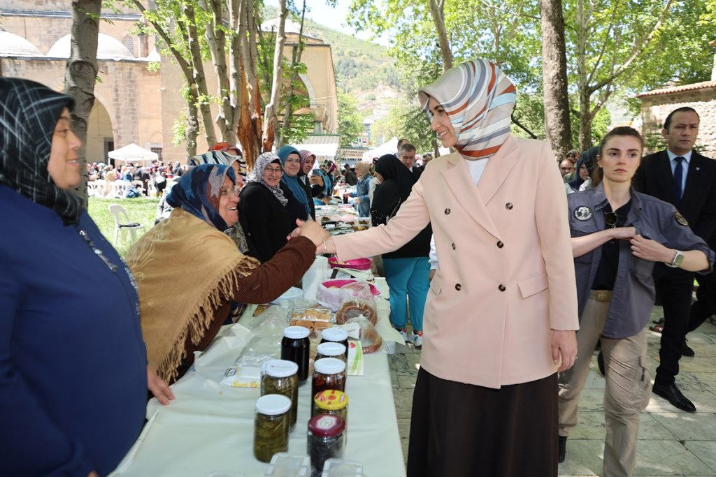 VALİ YİĞİTBAŞI, ESNAF ZİYARETİ YAPTI