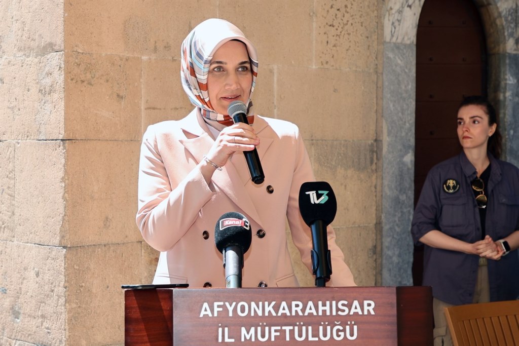 VALİ YİĞİTBAŞI, ESNAF ZİYARETİ YAPTI