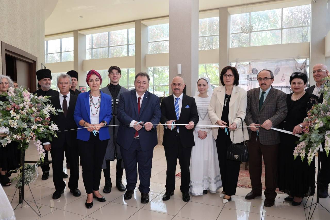DÜZCE ÜNİVERSİTESİ ÇERKES DİLİ VE KÜLTÜRÜ BÖLÜMÜ 10. YILINI KUTLADI