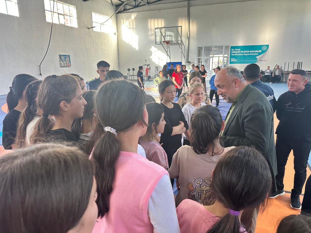 KASAPOĞLU, MİLLİ GÜREŞÇİLERİ ZİYARET ETTİ