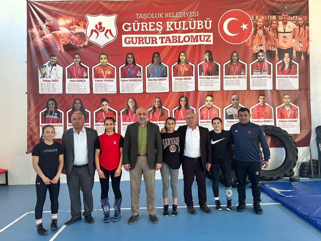 KASAPOĞLU, MİLLİ GÜREŞÇİLERİ ZİYARET ETTİ