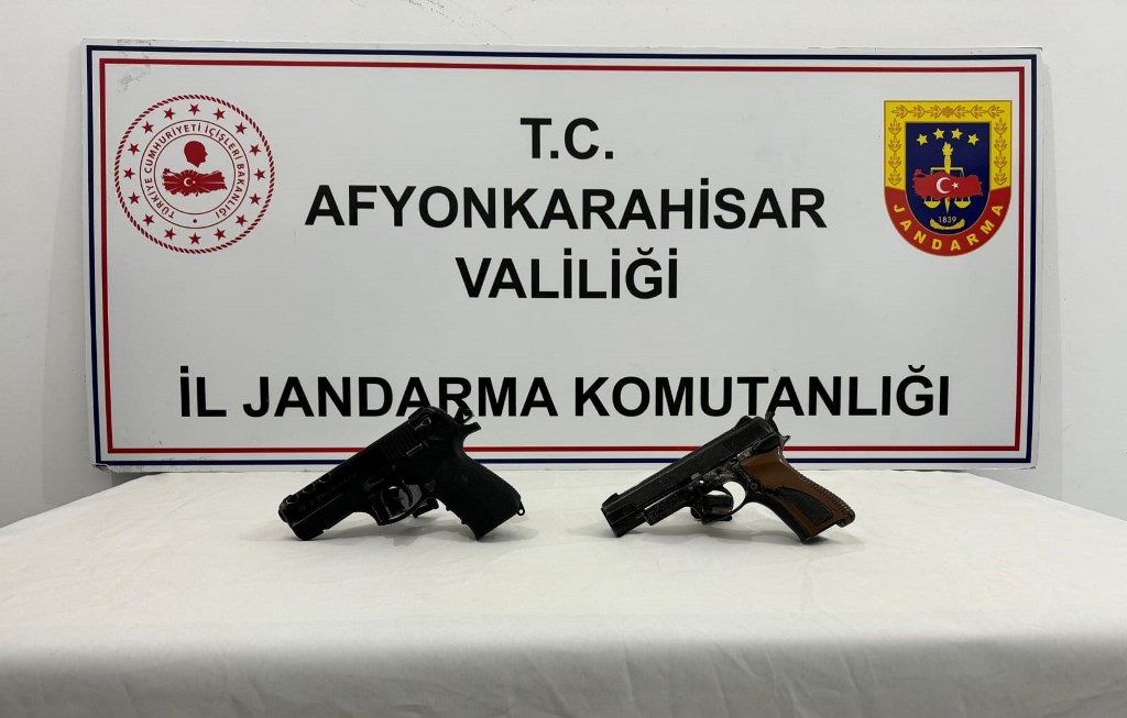 MUHTAR VE BERABERİNDEKİLER GÖZALTINA ALINDI