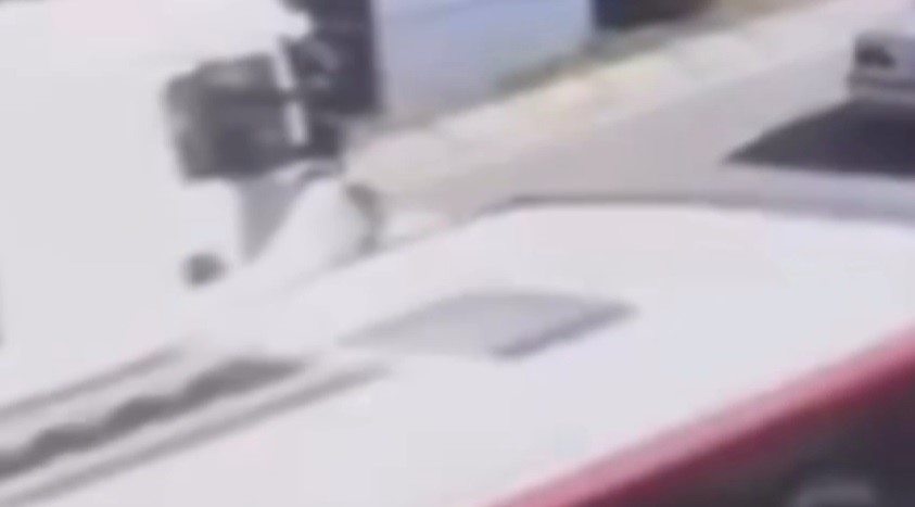 Yaşlı Kadın Tırın Altında Kalarak Can Verdi... Feci kaza kamerada