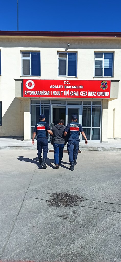 3 YIL HAPİS CEZASI İLE ARANAN ŞAHIS SİNANPAŞA'DA YAKALANDI