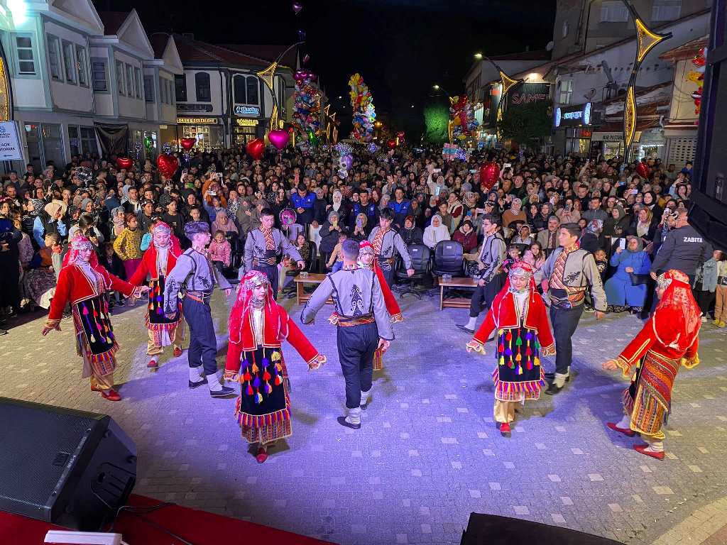 BOLVADİN'DE HIDIRELLEZ ŞENLİKLERİ COŞKUYLA KUTLANDI