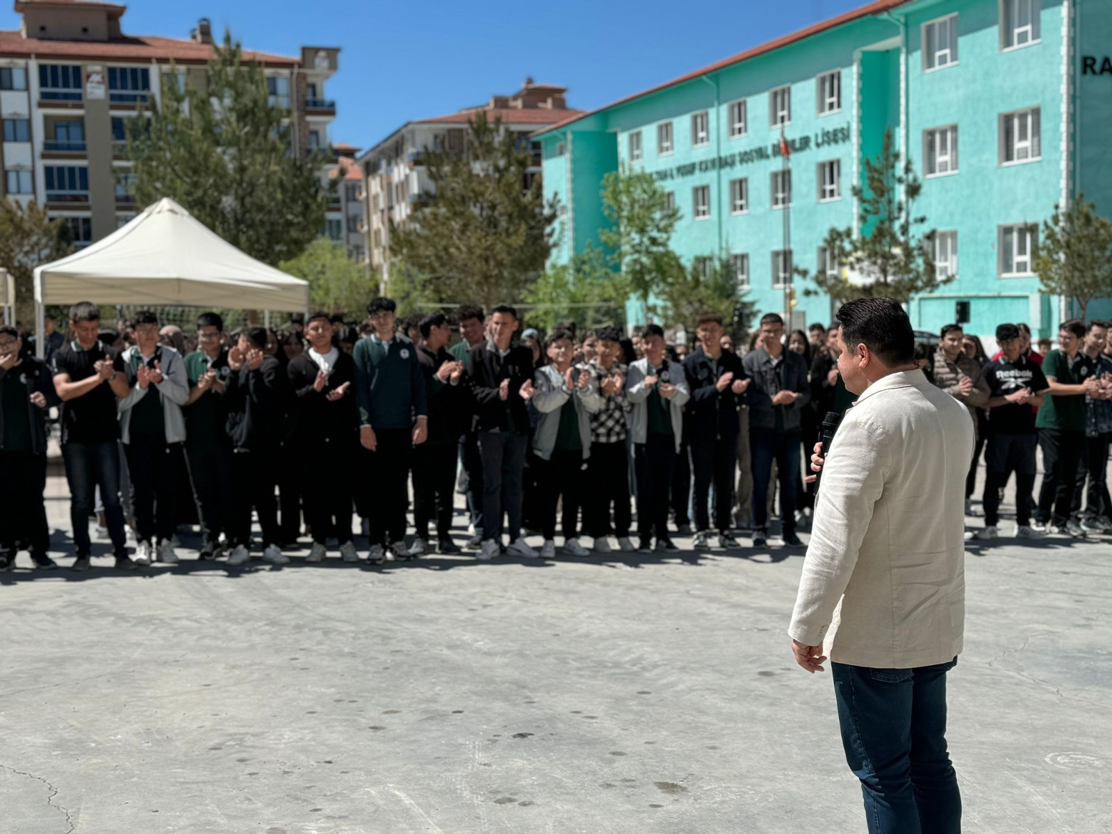Başkan Aynacı Gençlerle Baharın Gelişini Kutladı