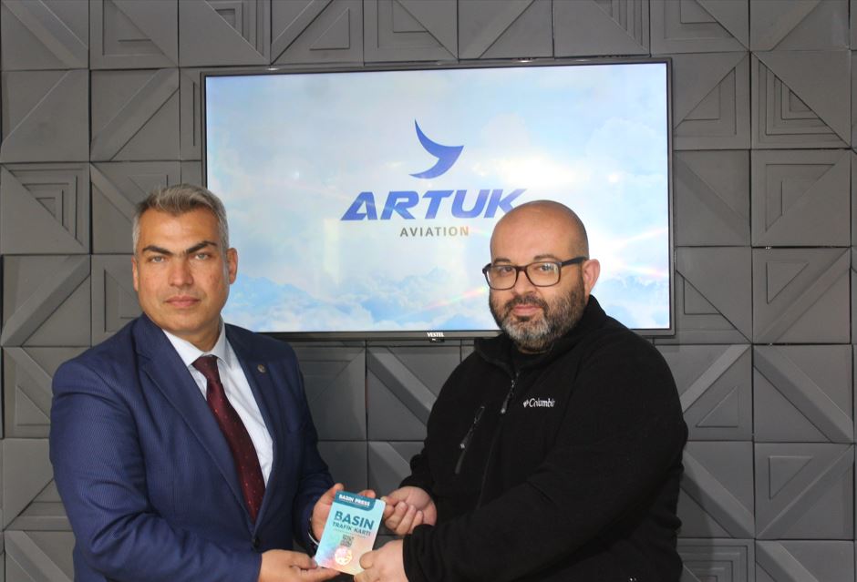 İLETİŞİM BAŞKANLIĞI BÖLGE MÜDÜRÜ ÜLGEN  GAZETECİLERE BASIN TRAFİK KARTLARINI TAKDİM ETTİ