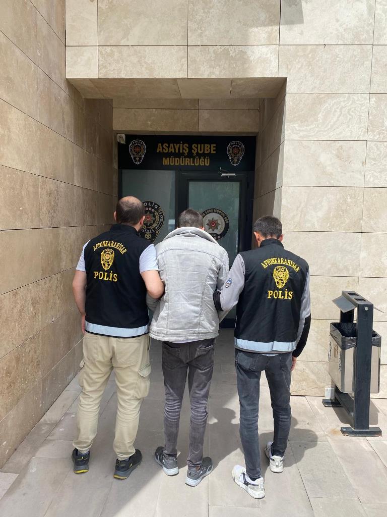 AFYON'DA ARANMASI OLAN 5 KİŞİ YAKALANDI