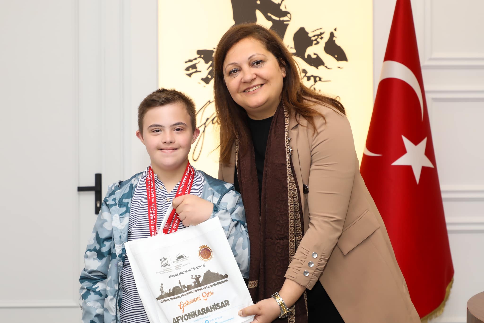 BAŞKAN KÖKSAL AFYONLU ŞAMPİYONLARI KONUK ETTİ
