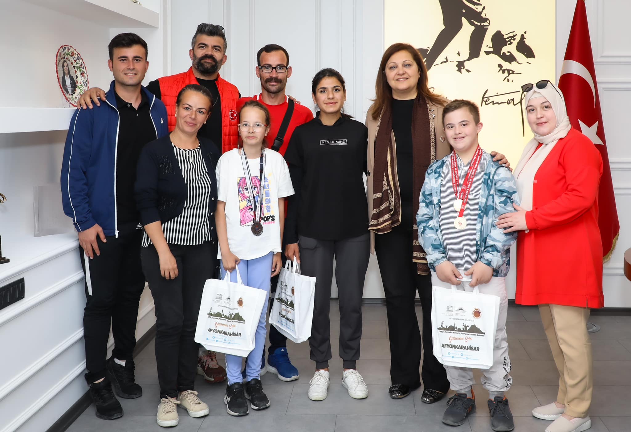 BAŞKAN KÖKSAL AFYONLU ŞAMPİYONLARI KONUK ETTİ