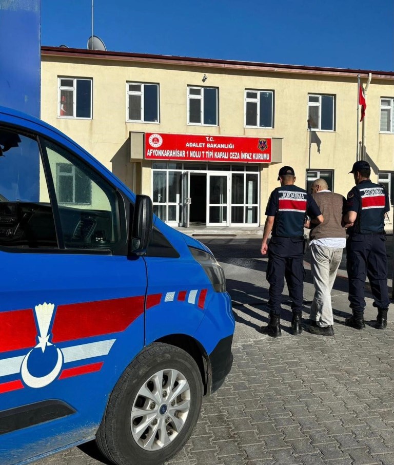 KASTEN ÖLDÜRME SUÇUNDAN ARANIYORDU!