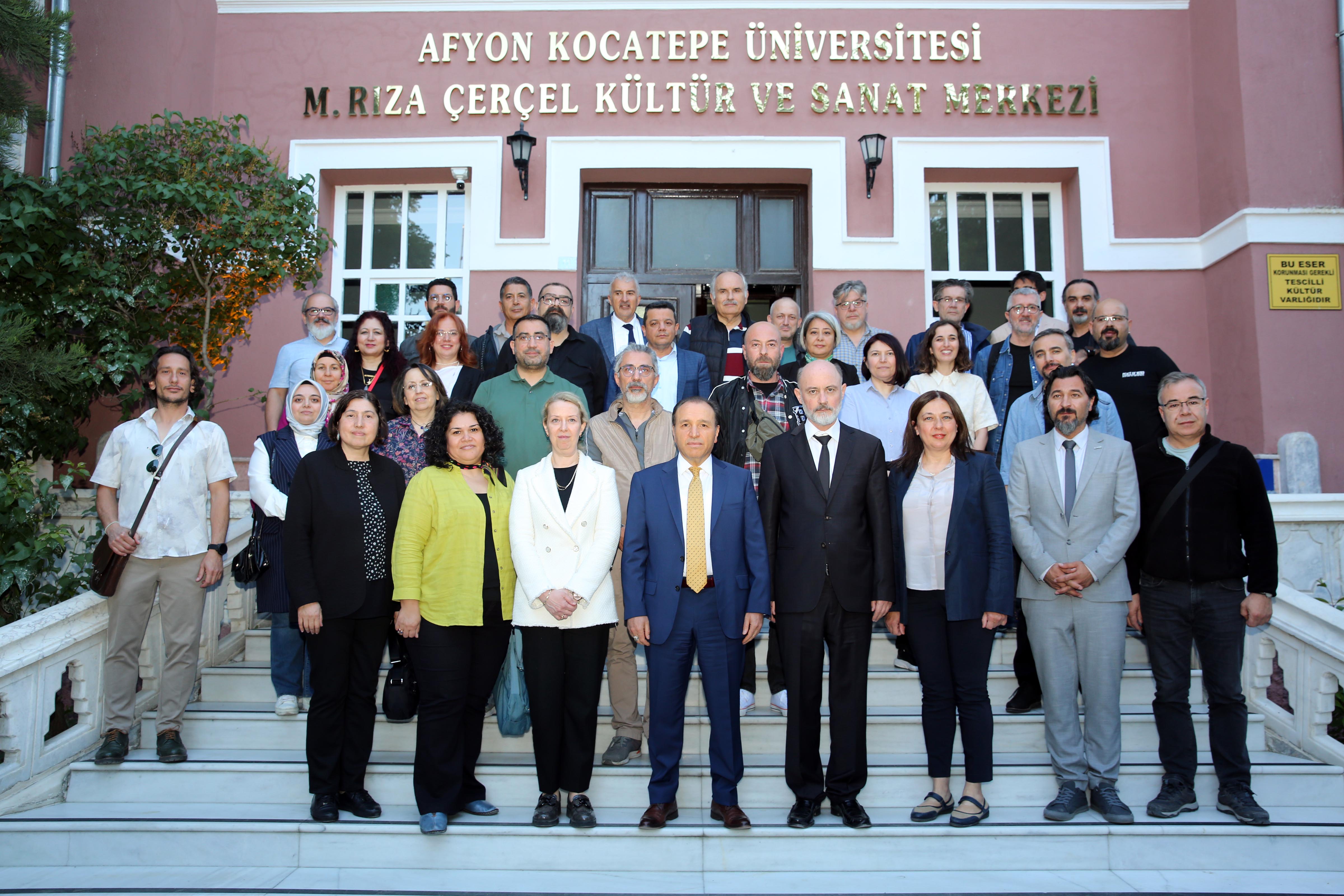 51 AKADEMİSYENDEN SANATSAL DOKUNUŞ