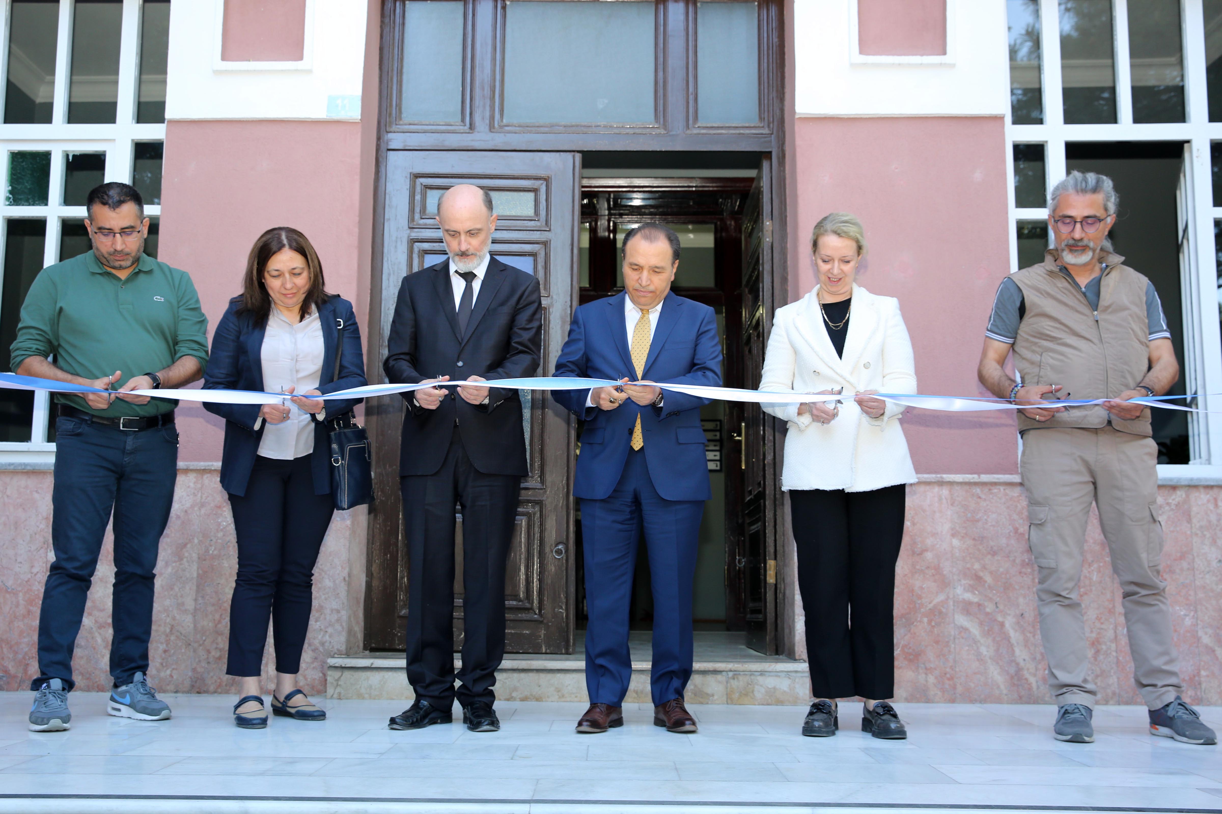 51 AKADEMİSYENDEN SANATSAL DOKUNUŞ