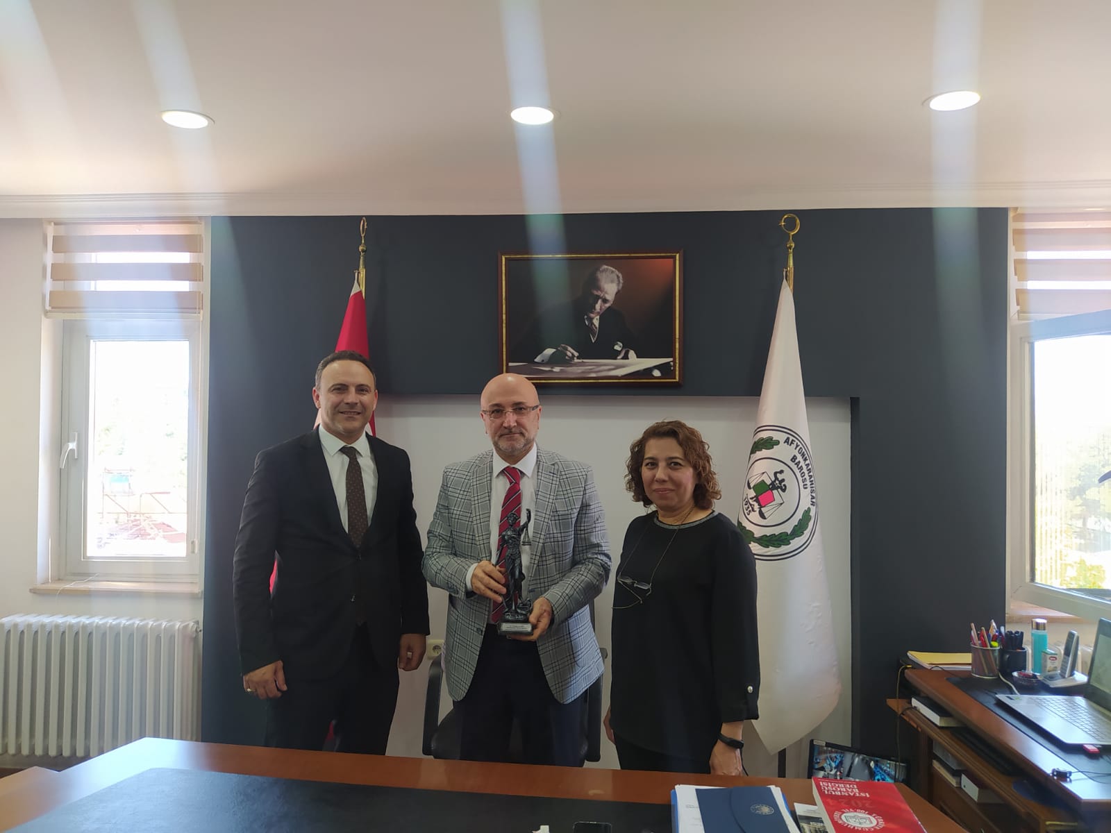 VALİLİK KADIN KOOPERATİFLERİ'NDEN BARO BAŞKANI'NA ZİYARET