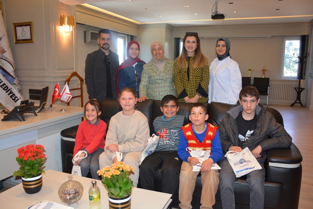 ÖZEL ÖĞRENCİLER BAŞKAN KILINÇARSLAN'I ZİYARET ETTİ