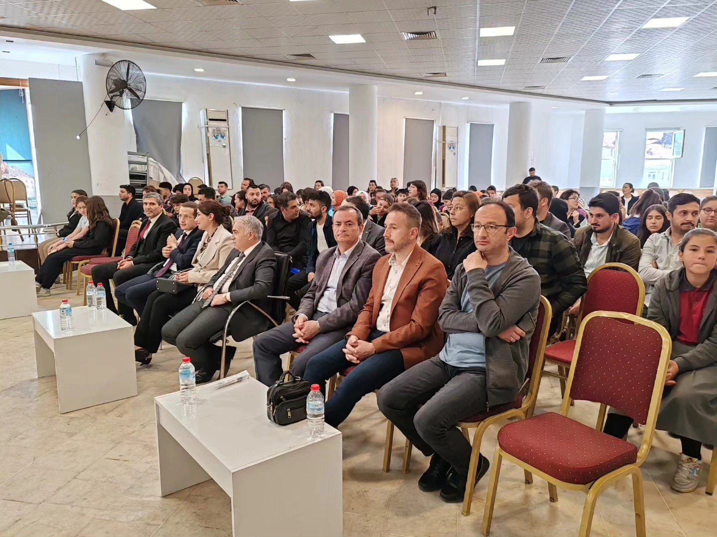 DİNARLI GENÇLER BİLGİ YARIŞMASINDA BULUŞTU