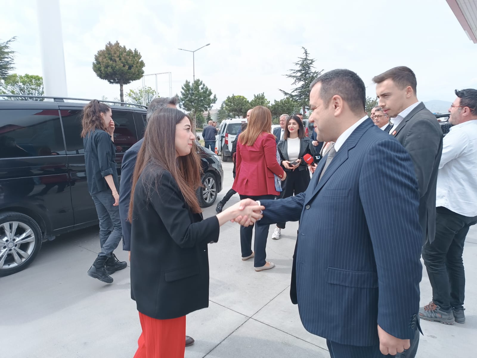 Genel Başkan Özgür Özel Afyon'da Batı Petrol'de Karşılandı