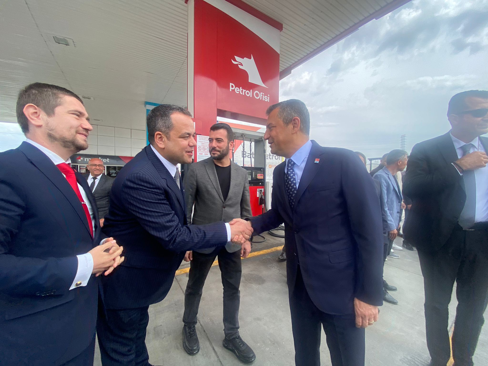 Genel Başkan Özgür Özel Afyon'da Batı Petrol'de Karşılandı