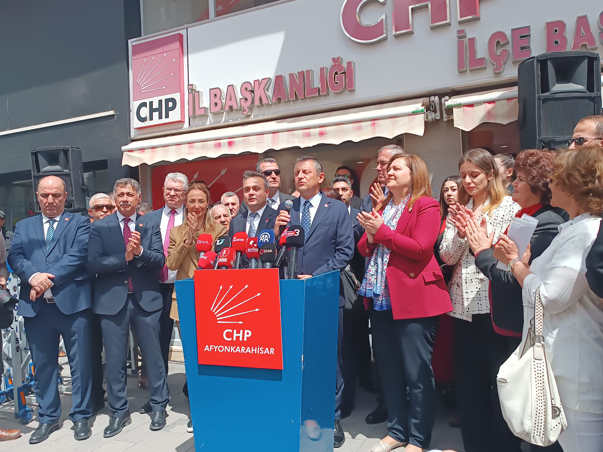 CHP GENEL BAŞKANI ÖZGÜR ÖZEL, CHP İL BAŞKANLIĞINI ZİYARET ETTİ