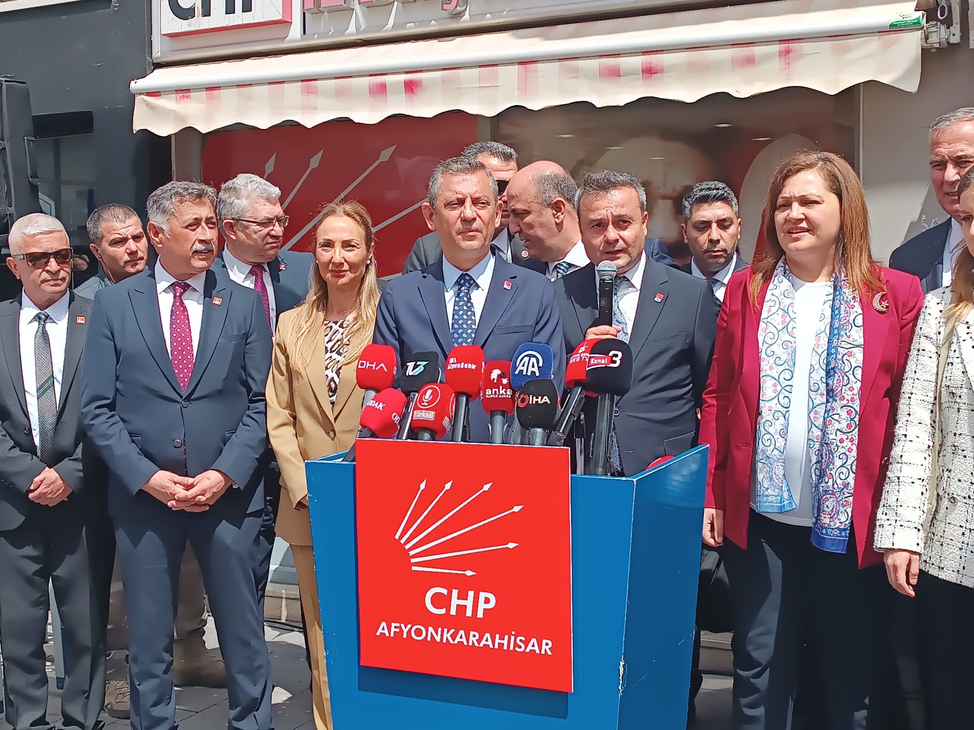 CHP GENEL BAŞKANI ÖZGÜR ÖZEL, CHP İL BAŞKANLIĞINI ZİYARET ETTİ