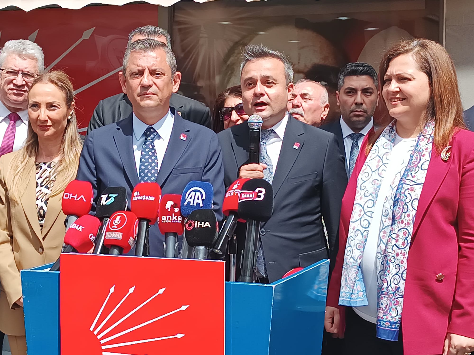 CHP GENEL BAŞKANI ÖZGÜR ÖZEL, CHP İL BAŞKANLIĞINI ZİYARET ETTİ