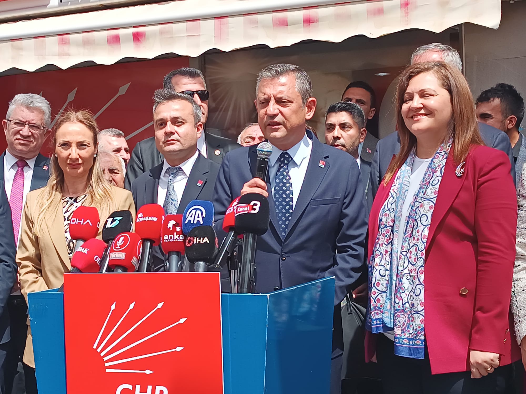 CHP GENEL BAŞKANI ÖZGÜR ÖZEL, CHP İL BAŞKANLIĞINI ZİYARET ETTİ