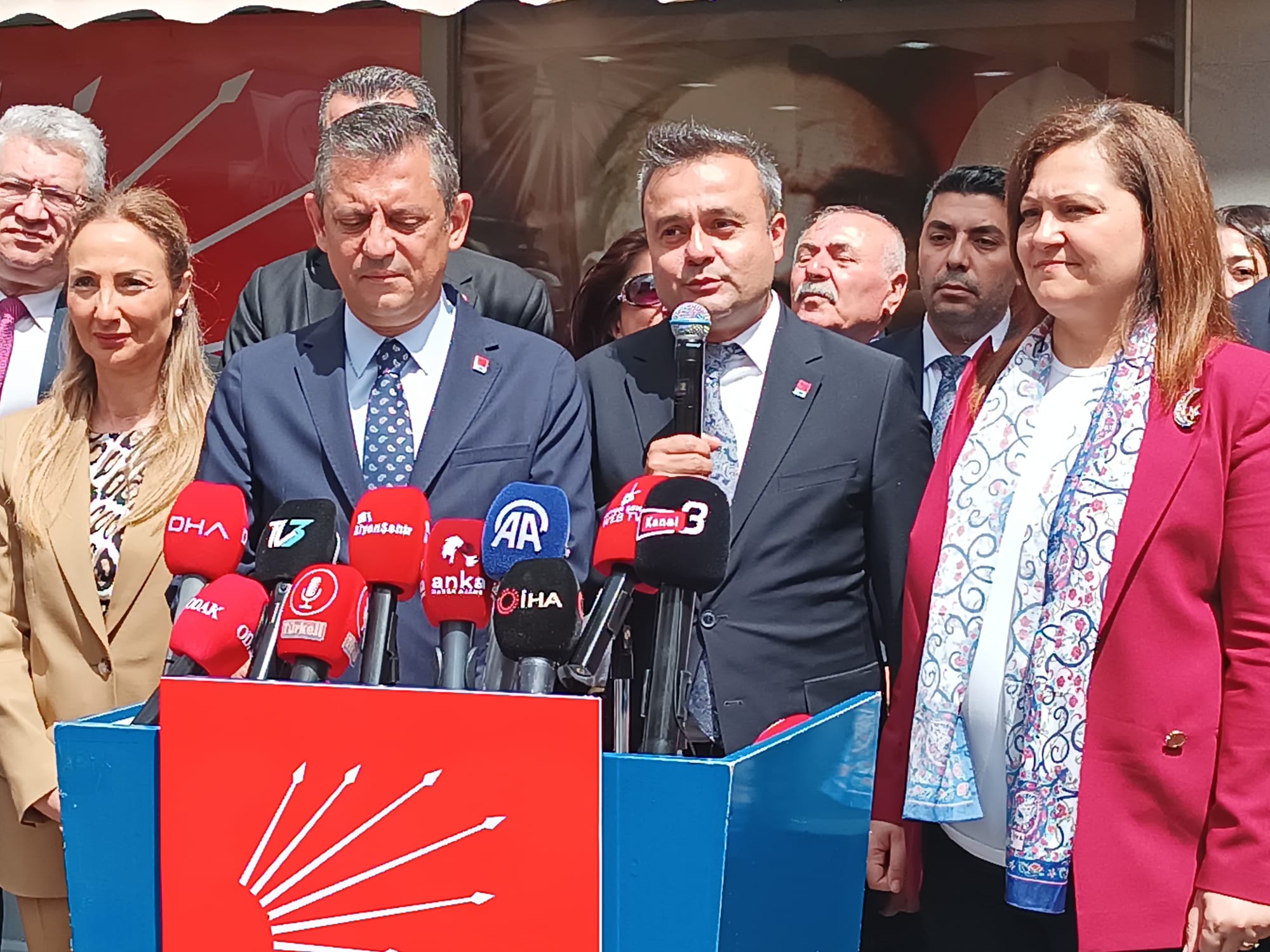 CHP GENEL BAŞKANI ÖZGÜR ÖZEL, CHP İL BAŞKANLIĞINI ZİYARET ETTİ