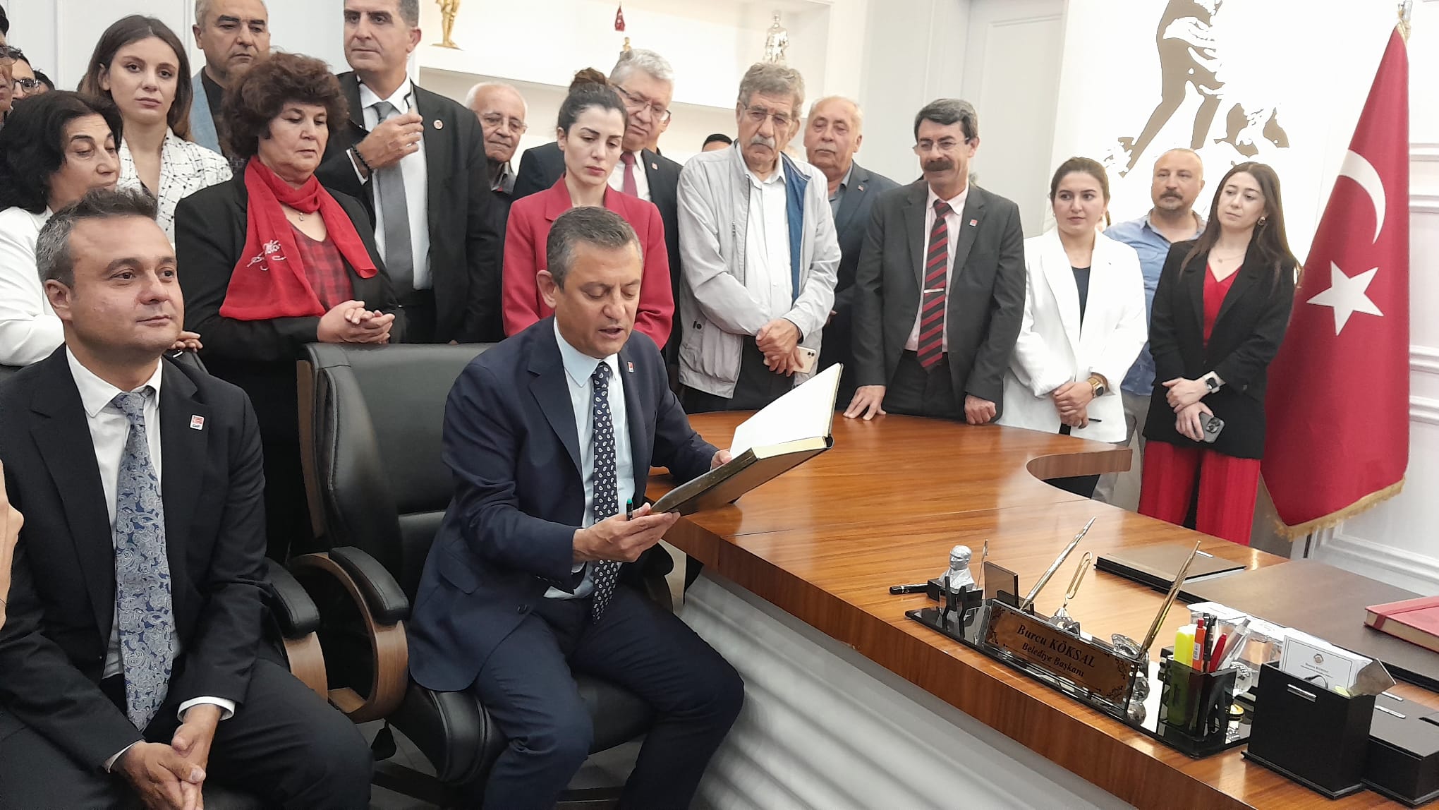 Özel Belediye Defterini İmzaladı