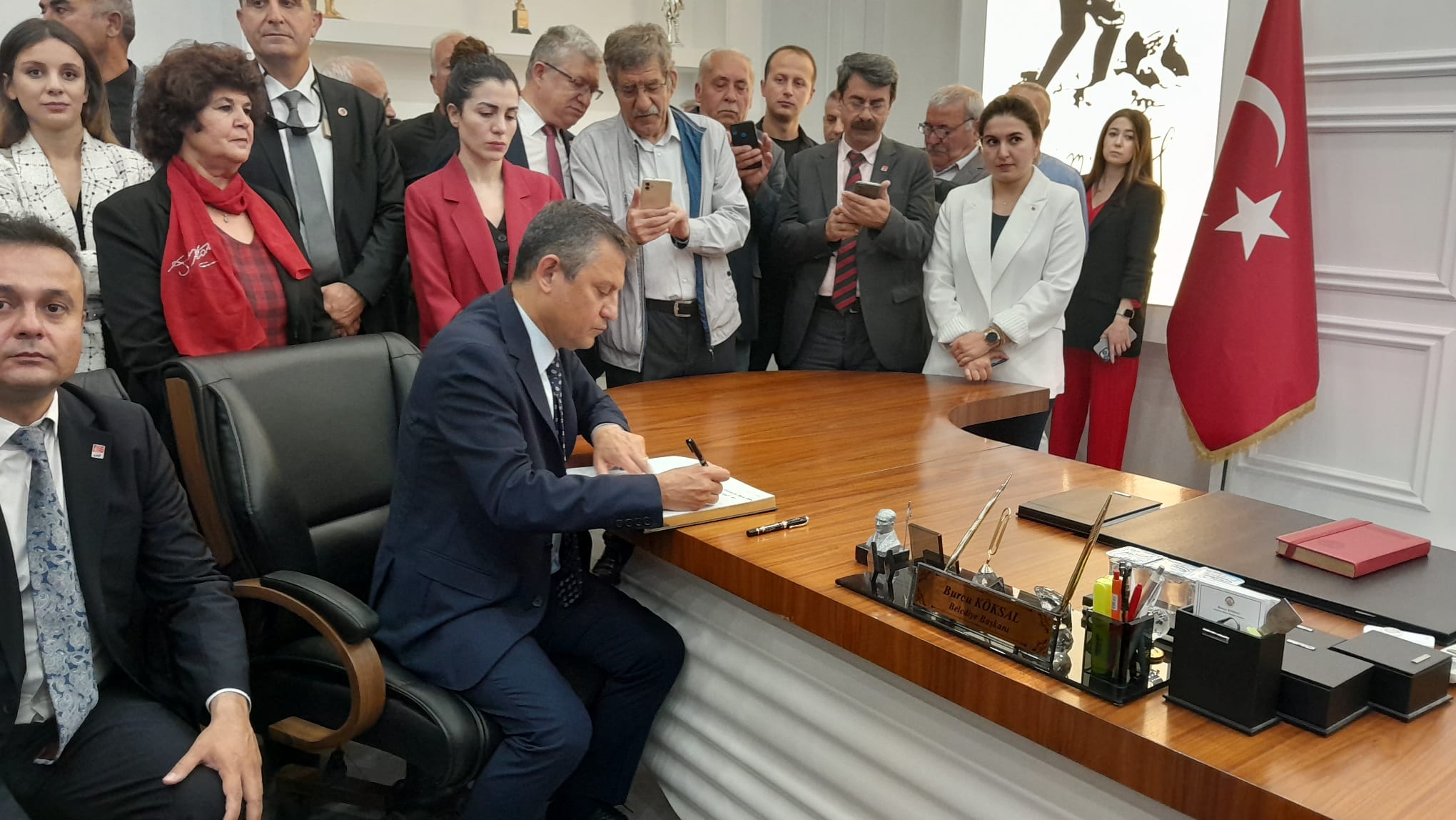 Özel Belediye Defterini İmzaladı