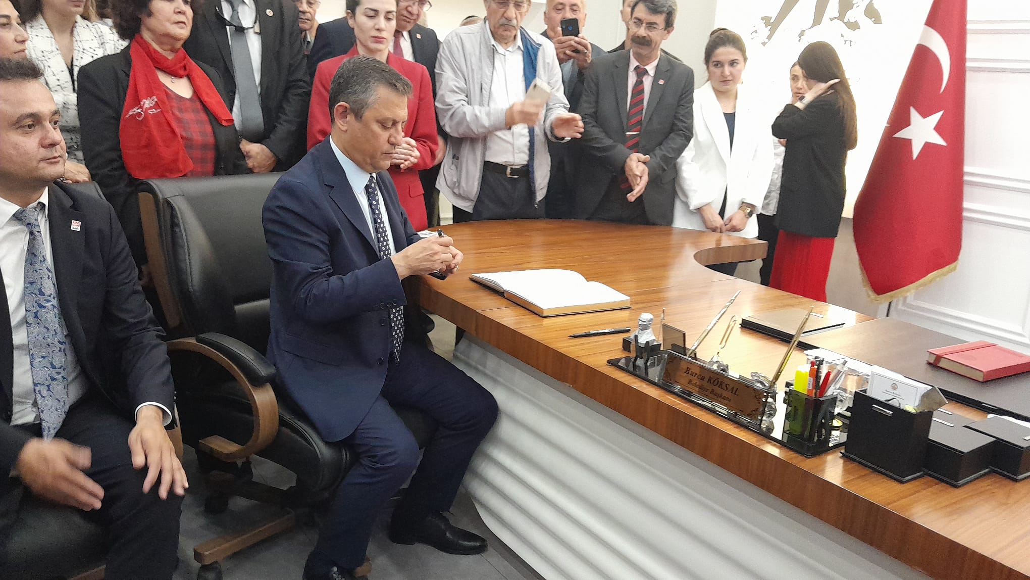 Özel Belediye Defterini İmzaladı