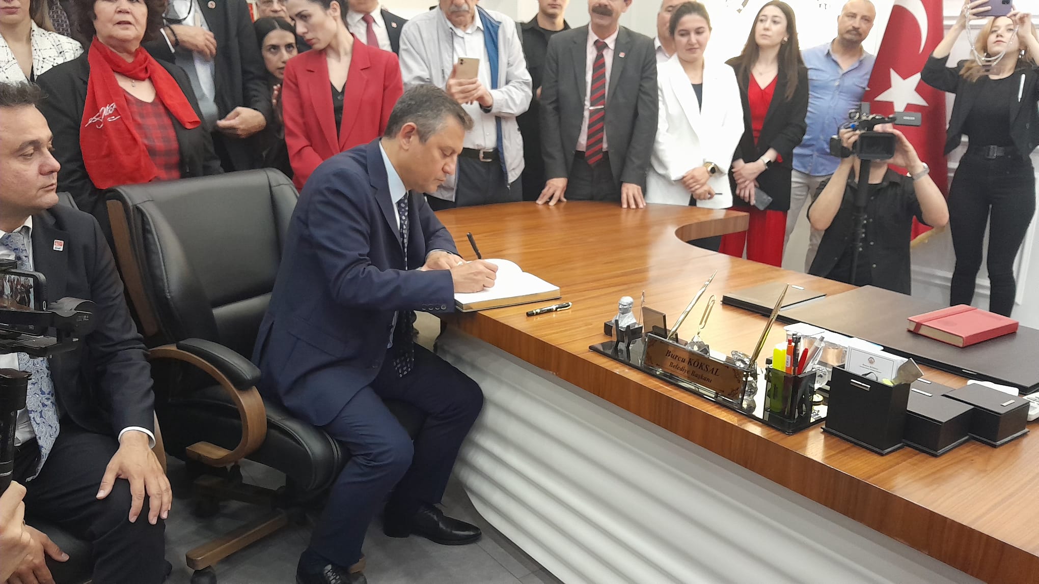 Özel Belediye Defterini İmzaladı